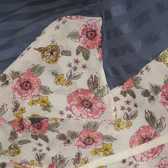 Decree Semi Sheer Floral Blouse - Picture 3 of 4